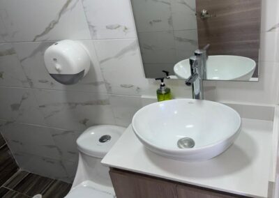 Baño habitación doble Hostal horizonte Plus