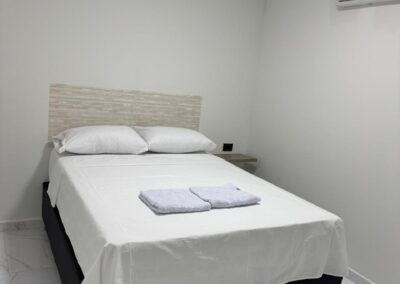 habitación cama doble Hostal bello horizonte Plus